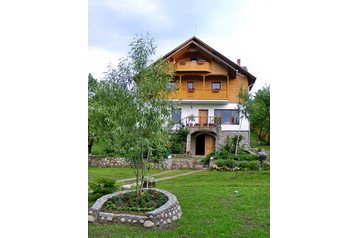 Roumanie Privát Ceraşu, Extérieur